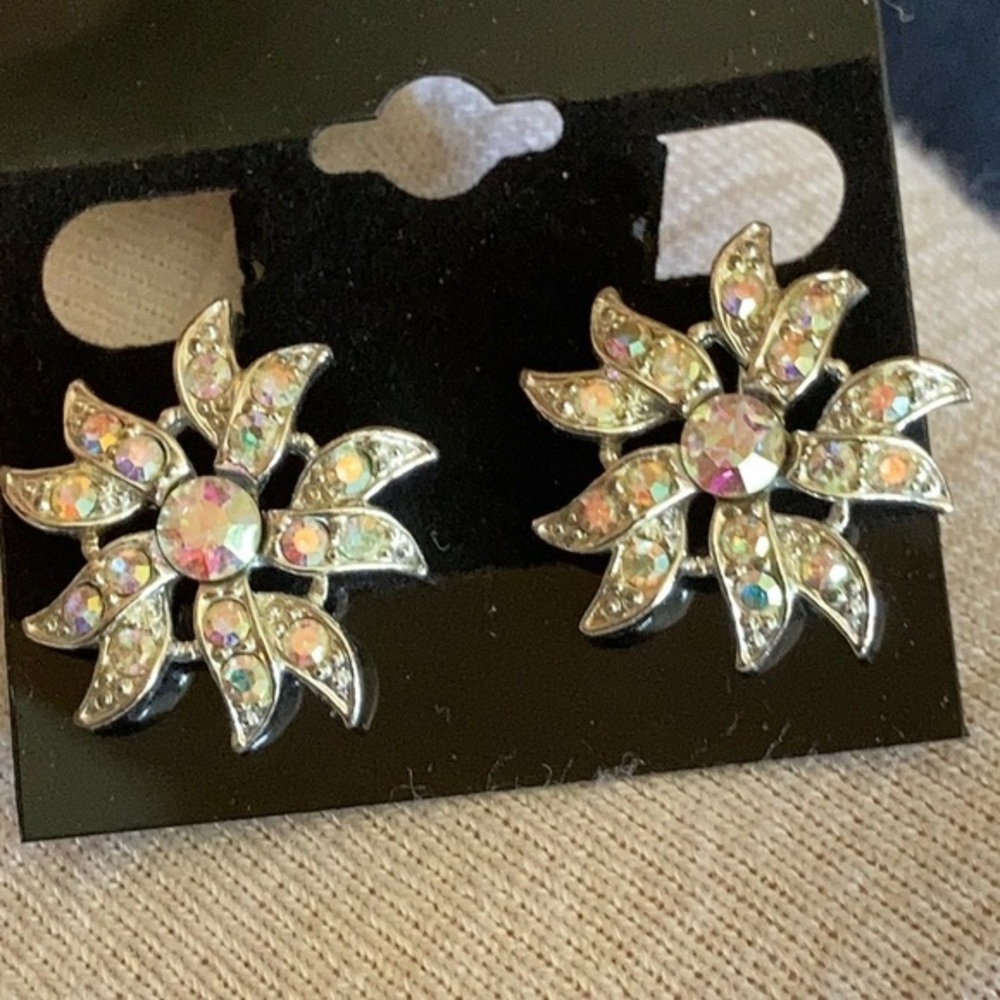 VTG Sarah Coventry cluster flower silver tone & rhinestone clip back earrings